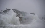 Vagues provoquées par le blizzard qui touche le nord-est des Etats-Unis, ici à Scituate, dans le  Massachusetts, le 29 janvier 2022