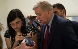 "Ne rien faire serait une faute politique", a déclaré Lindsey Graham, un sénateur républicain pourtant souvent en phase avec le président Donald Trump, ici à Washington DC le 17 juillet 2018