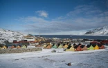 Le mur anti-avalanche de Longyearbyen, sur l'île du Spitzberg, dans l'archipel du Svalbard, le 6 mai 2022
