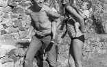 Serge Gainsbourg et Jane Birkin avec Charlotte et Kate pendant leurs vacances à Saint-Tropez en 1972