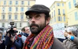 Cédric Herrou, une fermier jugé pour avoir aidé des migrants, arrive au tribunal de Nice, le 23 novembre 2016