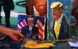 L'atelier du peintre israélien Iddo Markus regorge de portraits de Donald Trump, à Haïfa le 22 janvier 2021