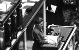 Simone Veil, ministre de la Santé du gouvernement de Valéry Giscard d'Estaing, demande la légalisation de l'avortement à la tribune de l'Assemblée nationale, le 26 novembre 1974 à Paris