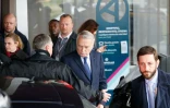 Le ministre des Affaires étrangères Jean-Marc Ayrault à son arrivée à l'aéroport le 19 mai 2016 à Roissy