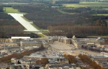 Vue aérienne du château de Versailles, près de Paris, prise le 17 novembre 2003