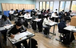 Plus de 520.000 jeunes sud-coréens passent le "suneung", l'examen annuel d'entrée à l'université, le 14 novembre 2024