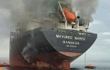 Photo diffusée le 11 mars 2026 par la Marine royale thaïlandaise montrant de la fumée s'échappant du vraquier thaïlandais "Mayuree Naree" près du détroit d'Ormuz après une attaque
