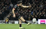 Le demi de mêlée toulousain Sébastien Bézy botte une p"nazlité contre Toulon en Top 14, le 27 décembre 2015 au Stadium