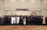 Le Premier ministre indien Narendra Modi (centre D) et le président français Emmanuel Macron (centre G) entourés d'autres dirigeants venus d'Asie, d'Afrique ou d'Océanie pour lancer l'Alliance solaire internationale, à New Delhi le 11 mars 2018 