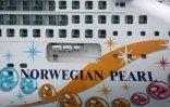 Le Norwegian Pearl de retour à PortMiami le 5 janvier 2022 à Miami, en Floride après que plusieurs membres d'équipage aient été testés positifs au COVID-19