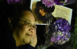 Des fans rendent hommage à Prince à Minneapolis, le 21 avril 2016