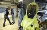 Essai de combinaisons étanches au laboratoire de l'Organisation pour l'interdiction des armes chimiques, le 20 avril 2018 à Rijswijk, près de La Haye