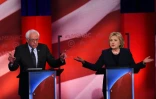 Les candidats à la primaire démocrate américaine, Bernie Sanders (g) et Hillary Clinton, le 4 février lors d'un débat télévisé