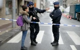 Des policiers près de la station de métro de Maelbeek le 23 mars 2016 à Bruxelles