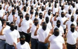 Photo diffusée par la présidence du Nicaragua le 29 janvier 2025, montrant des policiers volontaires cagoulés lors d'une cérémonie de prestation de serment à Carazo, Nicaragua