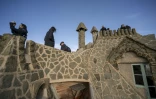 Des visiteurs sur le toit de Bellesguard, la Casa Figueras, une création de l'architecte Antoni Gaudi, à Barcelone, le 28 janvier 2026