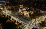 Vue aérienne de Belgrade dans la nuit du 25 au 26 octobre après la victoire de l'opposition aux législatives en Serbie.