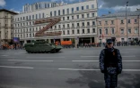 Un blindé russe avant une répétition générale du défilé du Jour de la Victoire, le 7 mai 2025 à Moscou