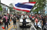Des manifestants défilent à Bangkok pour demander la démission du Premier ministre Prayuth Chan-O-Cha, le 15 août 2021 en Thaïlande