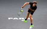 L'Allemand Alexander Zverev, lors de son match contre le Serbe Dusan Lajovic, lors de la 3e journée du Masters 1000 de Paris, le 3 novembre 2021 à l'AccorHotels Arena
