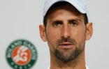 Le Serbe Novak Djokovic, N.1 mondial, annonce son forfait pour les demi-finales du tournoi de Roland-Garros en conférence de presse le 4 juin 2024 à Paris