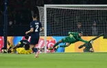 Le gardien italien du PSG Gianluigi Donnarumma (à droite) lors de la défaite contre Dortmund en demi-finale de Ligue des champions, le 7 mai 2024 au Parc des Princes