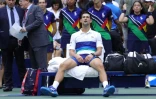Le Serbe Novak Djokovic, après sa défaite face au Russe Daniil Medvedev en finale de l'US Open, qui le prive du Grand Chelem calendaire, le 12 septembre 2021 à New York