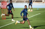 L'attaquant lyonnais Jeff Reine-Adelaïde (à droite) et Moussa Dembélé intensifient les efforts lors d'un entraînement à Lisbonne, le18 août 2020