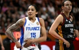 La capitaine française Gabby Williams (à gauche) en demi-finale de la coupe du monde de basket face à l'Allemagne, le 12 septembre 2026 à Berlin