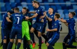 Les Slovaques fêtent leur victoire sur les Irlandais en demi-finale des barrages de l'Euro-2020, à Bratislava, le 8 octobre 2020