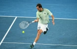 Daniil Medvedev face à Stefanos Tsitsipas en demi-finale de l'Open d'Australie à Melbourne, le 28 janvier 2022 