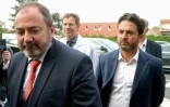 Le ministre de la Santé François Braun (g) et le maire de Reims Arnaud Robinet (d) arrivent au CHU de Reims où une infirmière et une secrétaire médicale ont été agressées au couteau, le 22 mai 2023