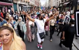 Des participants à la marche des fiertés des banlieues à Saint-Denis, au nord de Paris, le 4 juin 2022