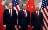 Le vice-Premier ministre chinois Liu He (d), le secrétaire américain au Trésor Steven Mnuchin (c) et le représentant au Commerce Robert Lighthizer (g), le 1er mai 2019 à Pékin