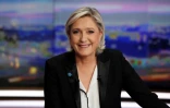 Marine Le Pen sur le plateau de TF1 lors du journal de 20h le 22 février 2017 à Boulogne-Billancourt