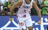 Le Français Evan Fournier après avoir inscrit un panier lors de la qualification en quarts de finale du Mondial de basket le 7 septembre 2019