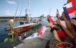 Vendredi 8 septembre 2006 -

Maud Fontenoy est arrivé au port de la Pointe. Elle repartira à la mi-octobre pour boucler un tour du monde en solitaire et à contre-courant