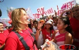 Vendredi 8 septembre 2006 -

Maud Fontenoy est arrivé au port de la Pointe. Elle repartira à la mi-octobre pour boucler un tour du monde en solitaire et à contre-courant