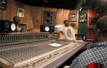 En janvier 2002, Thierry Gauliris, le leader du groupe Baster, était en Jamaïque pour enregistrer quelques uns de ses plus grand succès en version reggae &quot;roots&quot;