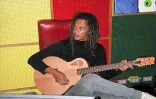 En janvier 2002, Thierry Gauliris, le leader du groupe Baster, était en Jamaïque pour enregistrer quelques uns de ses plus grand succès en version reggae &quot;roots&quot;