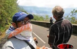 Jeudi 5 avril 2007 - Le Tremblet (Saint-Philippe)

En raison des émanations de gaz volcanique, l'air est difficilement respirable à proximité des coulés