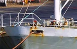 Au gré des mouillages, des générations de marins ont peint sur les murs le souvenir de leur passage port Ouest de la Pointe des Galets