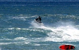 Dimanche 31 août 2003 -
Des vagues énormes s'écrasent sur la côte Sud-Ouest
