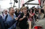 Samedi 10 septembre 2005

Grosse affluence à la fête de l'Humanité où l'Espace tourisme a été inauguré par Paul Vergès président du conseil régional