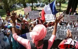 Mercredi 18 avril 2007 -

Manifestation de Mahorais demandant le renouvellement de leurs papiers d'identité à La Réunion