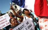 Mercredi 18 avril 2007 -

Manifestation de Mahorais demandant le renouvellement de leurs papiers d'identité à La Réunion