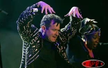Dimanche 8 août

Super concert de Johnny Clegg pour le dernier jour de Sakifo Festival. Le public a retrouvé un ami