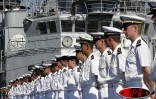 Lundi 14 mars 2005 - 

Défilé naval  au large de La Réunion pour le départ de &quot;La Jeanne d'Arc&quot;