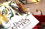 Lundi 19 avril 2004
Jean-Jacques Annaud est  à La Réunion pour la présentation de son film &quot;Deux frères&quot;