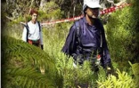 Les concurrents du Grand raid 2002 traversent la région montagneuse de Kervegen dans le Sud de l'île